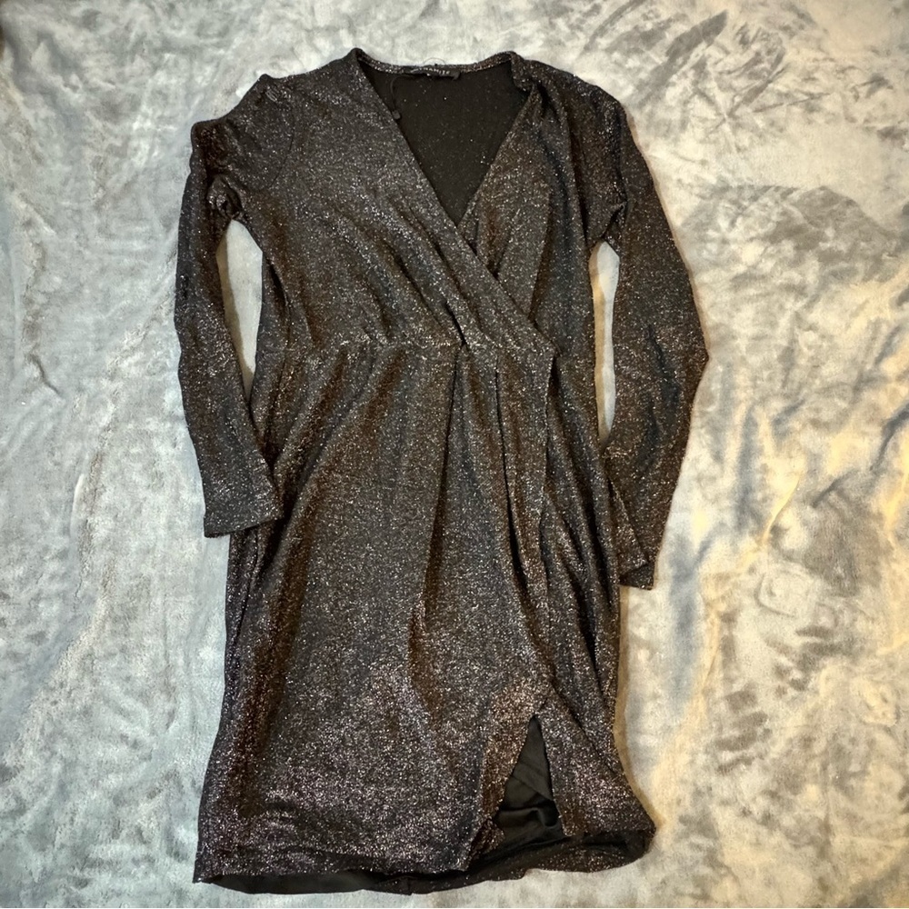 Dynamite Black Sparkle Long Sleeve Dress

#1264